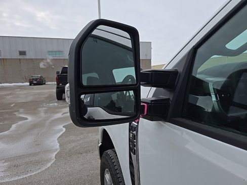 Used 2025 Ford F350 XLT image 6