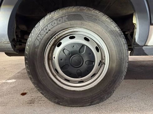 Used 2018 Ford Transit 250 148 Medium Roof image 9