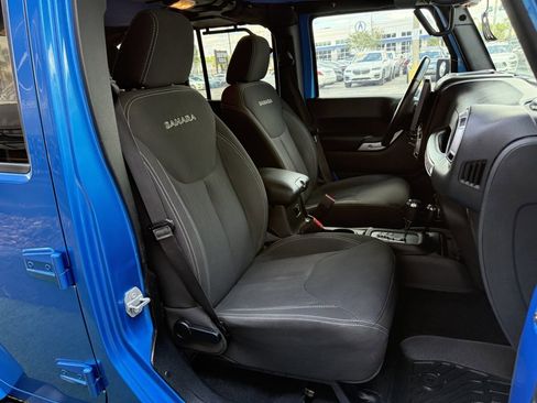 Used 2016 Jeep Wrangler Unlimited Sahara w/ Connectivity Group AWD/4WD image 16