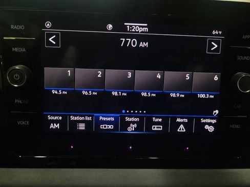 Used 2025 Volkswagen Jetta SE image 25