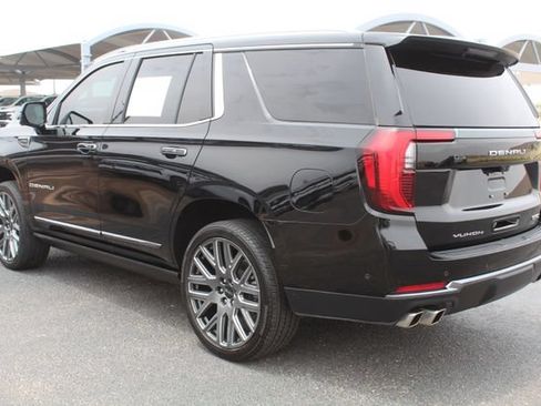 Used 2025 GMC Yukon Denali Ultimate w/ LPO, Floor Liner Package AWD/4WD image 8
