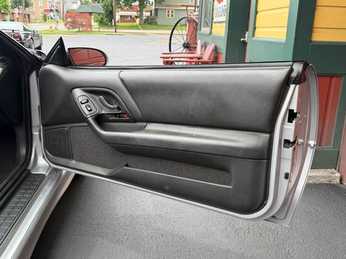 Used 2002 Chevrolet Camaro Z28 w/ Sport Appearance Pkg RWD image 30