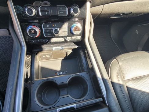 Used 2021 GMC Yukon XL Denali image 13