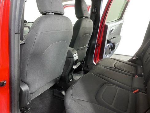 Used 2019 Jeep Renegade Latitude w/ Cold Weather Group AWD/4WD image 28