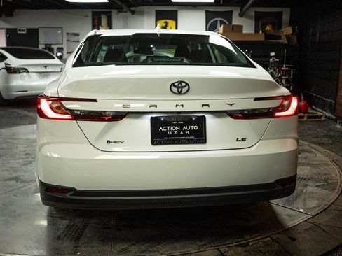 Used 2025 Toyota Camry LE image 6