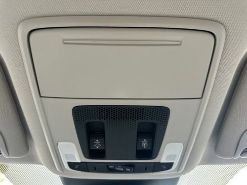 New 2025 Honda Pilot Touring image 31