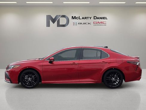 Used 2022 Toyota Camry XSE image 3