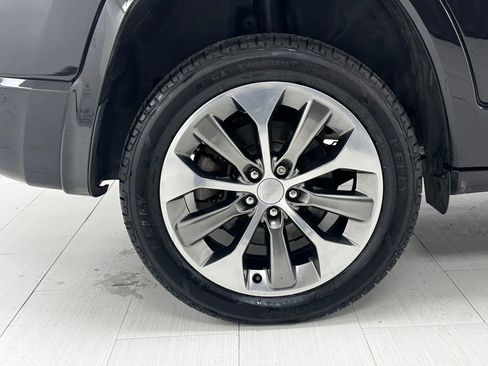 Used 2019 Jeep Cherokee Overland w/ Technology Group image 42