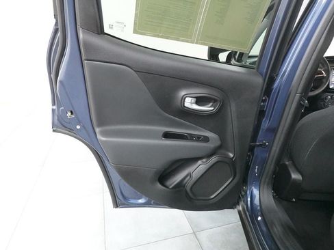 Used 2023 Jeep Renegade Latitude AWD/4WD image 24
