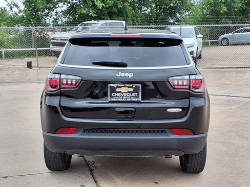 Used 2025 Jeep Compass Latitude w/ Sun & Sound Group AWD/4WD image 6