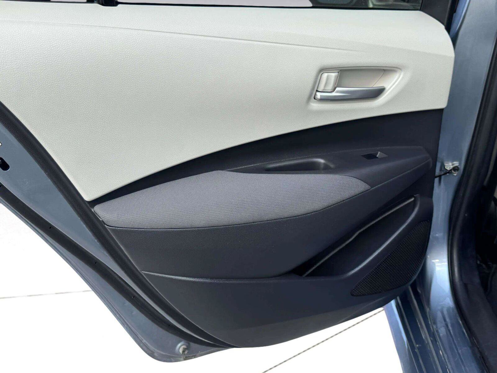 Used 2020 Toyota Corolla LE FWD image 31