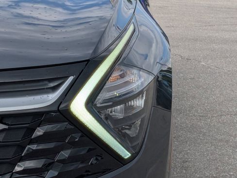 Used 2023 Kia Sportage SX image 8