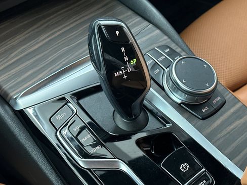 Used 2023 BMW 530i w/ Convenience Package RWD image 17