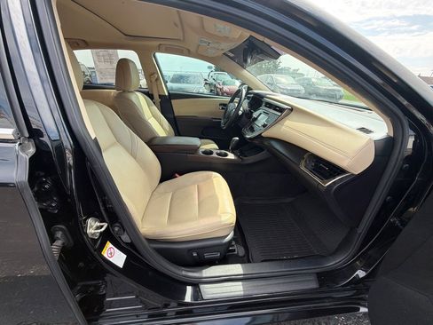 Used 2017 Toyota Avalon XLE Premium w/ All Weather Liner Package FWD image 12