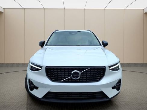 New 2026 Volvo XC40 B5 Plus w/ Protection Package Premier image 4
