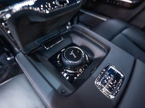Used 2024 Rolls-Royce Phantom Sedan w/ The Phantom Package RWD image 34
