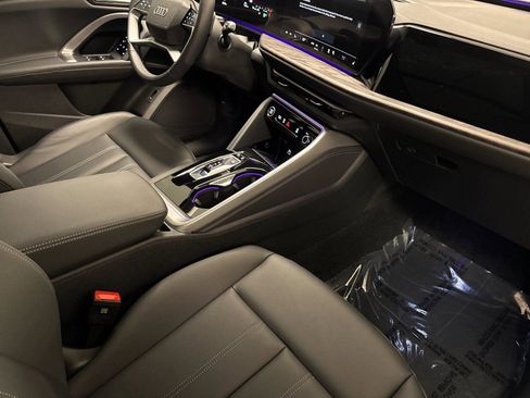 Certified 2025 Audi Q5 Premium w/ Convenience Package AWD/4WD image 16