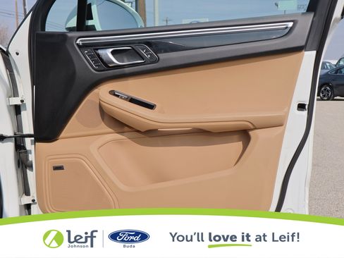 Used 2018 Porsche Macan image 34