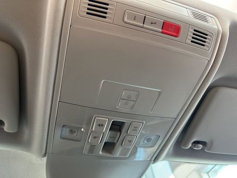 Used 2025 Volkswagen Taos SE image 31