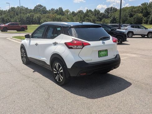 Used 2019 Nissan Kicks SV FWD image 3