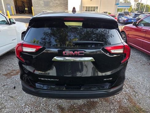 Used 2024 GMC Terrain SLE AWD/4WD image 6