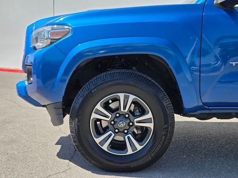 Used 2017 Toyota Tacoma TRD Sport RWD image 9