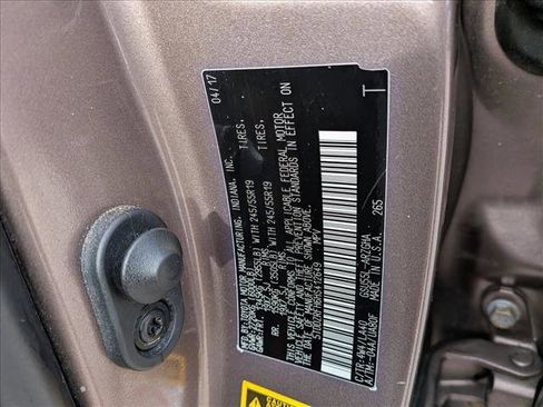 Used 2017 Toyota Highlander Limited image 23