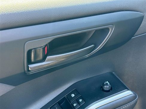 Used 2023 Toyota Highlander LE image 23