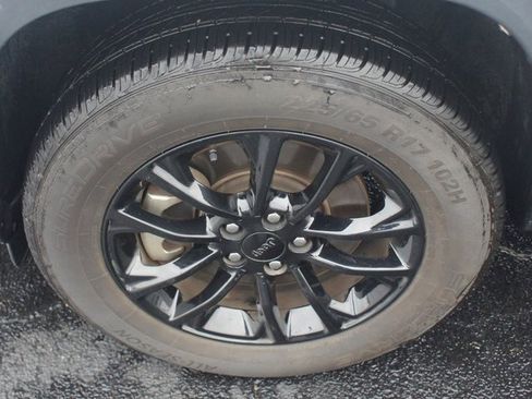 Used 2023 Jeep Cherokee Altitude Lux image 25