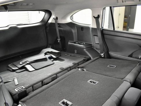 Certified 2022 Toyota Highlander LE image 28