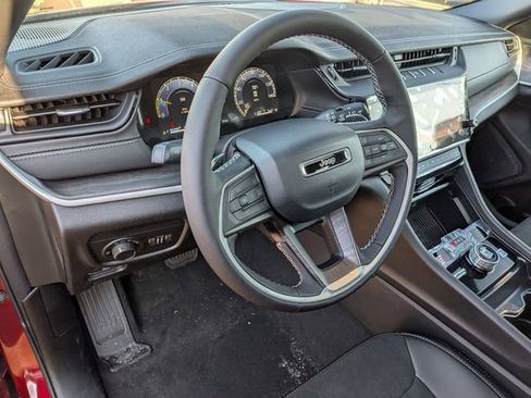 New 2026 Jeep Grand Cherokee Laredo image 11