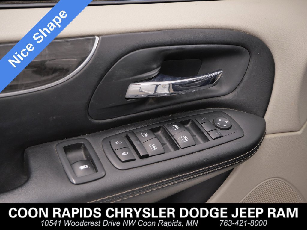 Used 2014 Chrysler Town & Country Touring FWD image 18