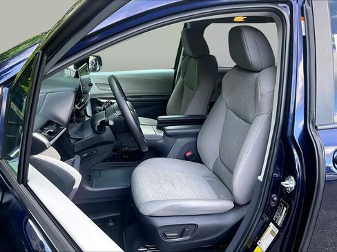 Certified 2024 Toyota Sienna LE AWD/4WD image 9