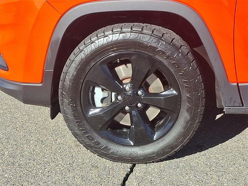 Used 2021 Jeep Cherokee Latitude Plus image 8