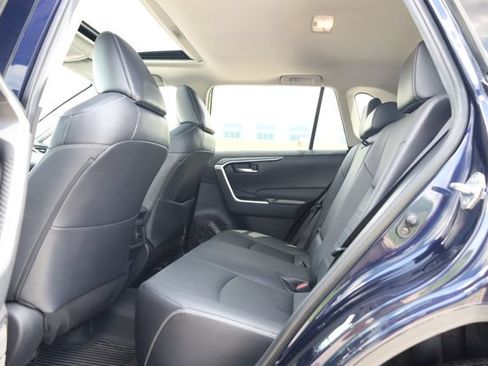 Used 2021 Toyota RAV4 XLE Premium AWD/4WD image 28