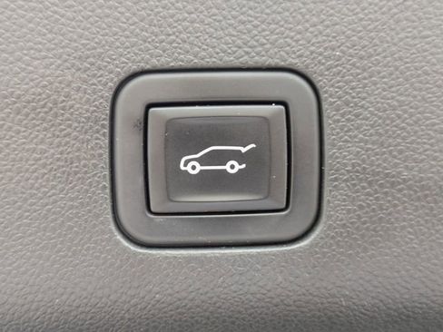 Used 2023 GMC Yukon XL Denali Ultimate AWD/4WD image 39