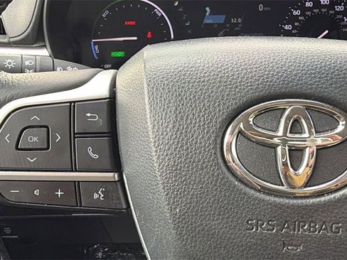 Certified 2025 Toyota Sienna XLE image 28