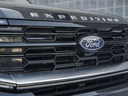 Used 2025 Ford Expedition Max Platinum w/ Driver's Package image 16