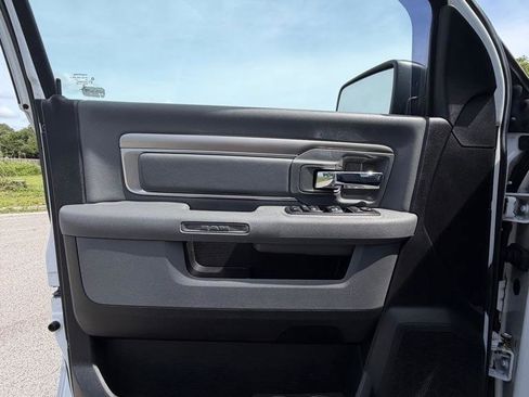 Used 2019 RAM 1500 Classic SLT RWD image 9