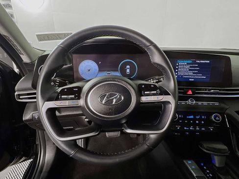 Certified 2023 Hyundai Elantra Limited image 11