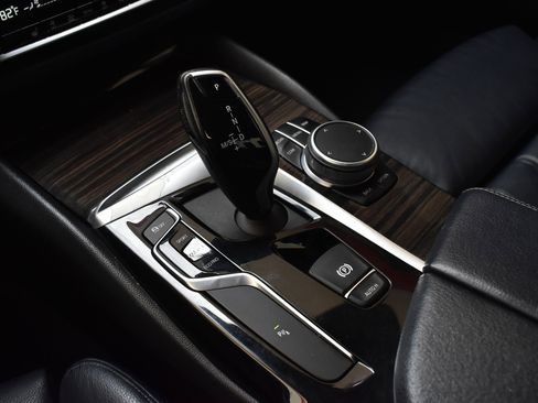 Used 2019 BMW 530i xDrive w/ Convenience Package image 34