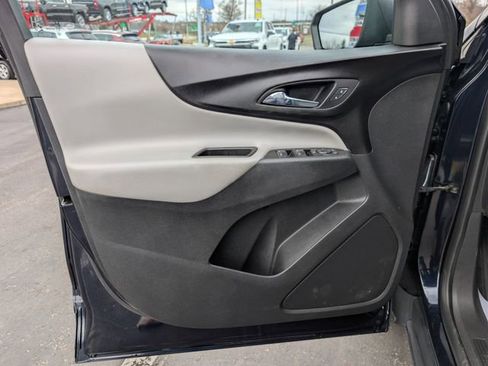 Used 2020 Chevrolet Equinox LS w/ LS Convenience Package image 9