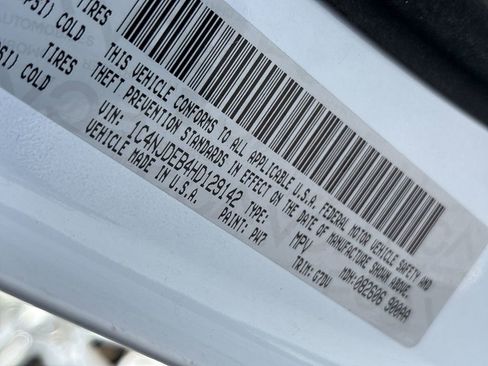 Used 2017 Jeep Compass Latitude image 32