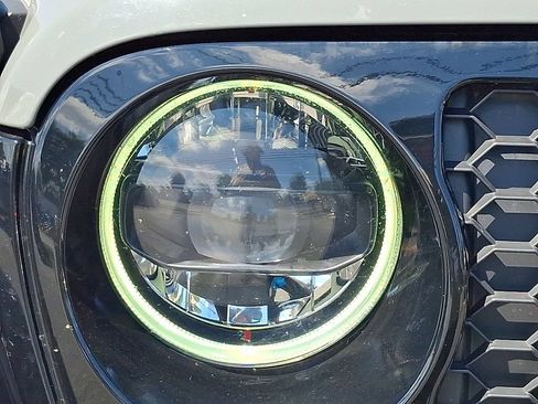 Used 2023 Jeep Wrangler Unlimited AWD/4WD image 10