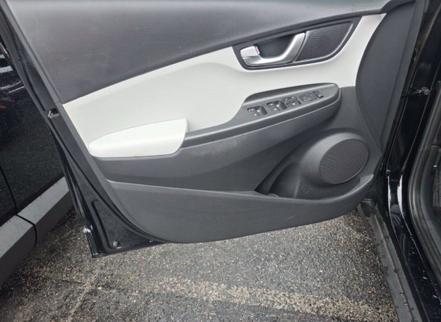 Certified 2023 Hyundai Kona SEL w/ Convenience Package AWD/4WD image 9