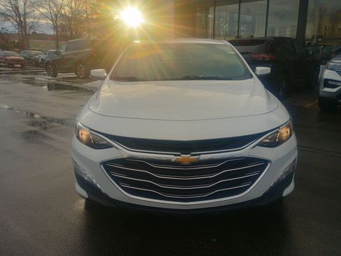 Used 2020 Chevrolet Malibu LT image 2