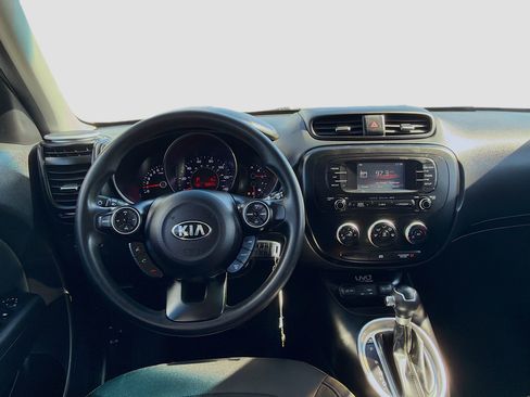Used 2015 Kia Soul + image 20