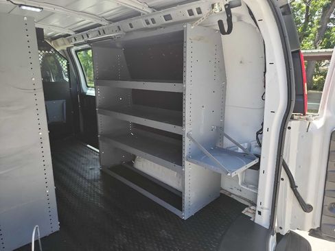 Used 2016 Chevrolet Express 2500 RWD image 11