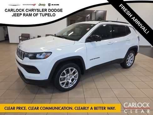 Used 2023 Jeep Compass Latitude AWD/4WD image 3