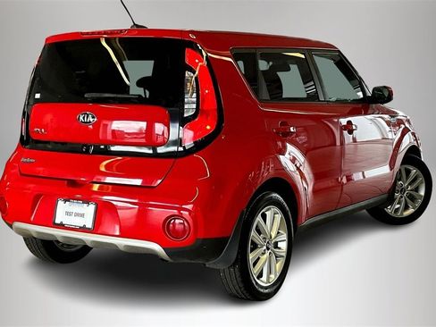 Used 2017 Kia Soul + image 6